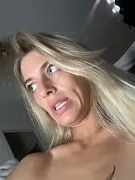 Bellalolahot webcam model stream image