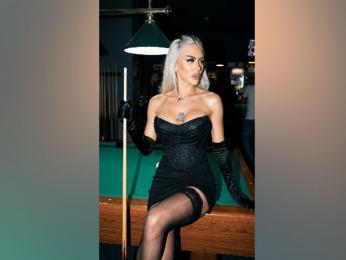 Demi webcam model stream image