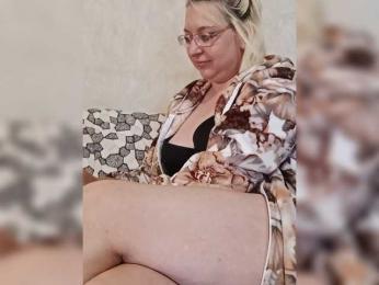 Vika211 webcam model stream image