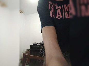 Xo4y-SeXa webcam model stream image