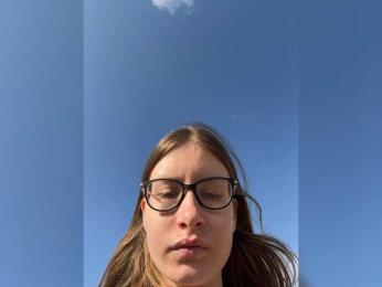 Luxxu webcam model stream image