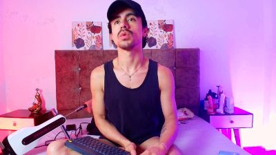 Ethan_Briggs_ webcam model stream image