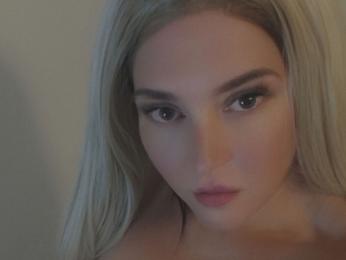 HollyComming webcam model stream image
