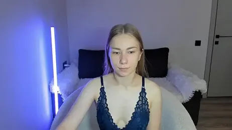 AnnaArti webcam stripchat model stream image