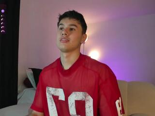 Louis Sae webcam model stream image