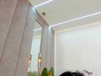 BritneyCharm webcam model stream image