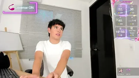 Blum_icee webcam stripchat model stream image