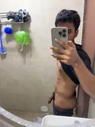 yheeboi webcam model stream image