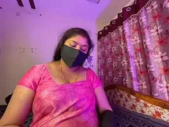 LouleyRanii webcam model stream image