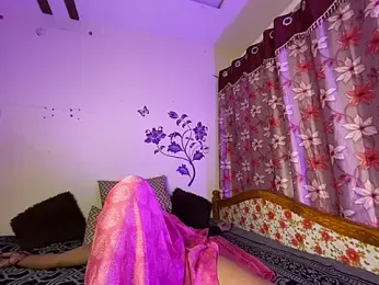 LouleyRanii webcam model stream image