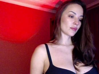 SarinnnaLuv webcam model stream image