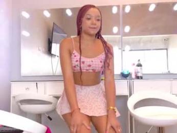 petitestrawberry18 webcam model stream image