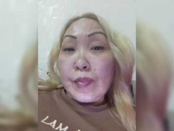 QWEENTIS webcam model stream image