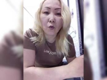 QWEENTIS webcam model stream image