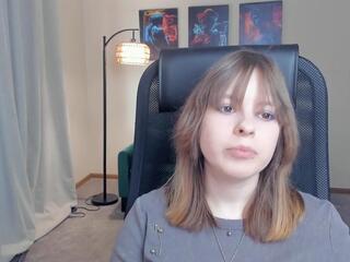 Madelene Henter webcam model stream image