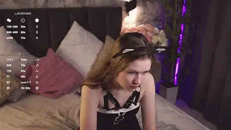 LynHillaire webcam model stream image