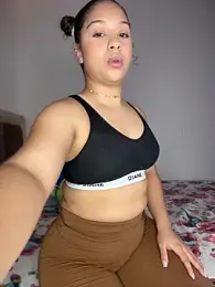 Shara_dreams webcam model stream image