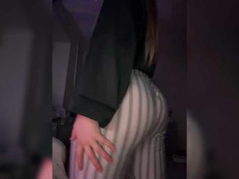 LollaDolly webcam model stream image