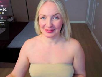 MonikaFoxys webcam model stream image