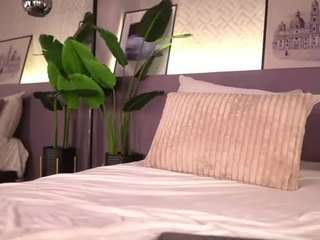 izzywild webcam model stream image