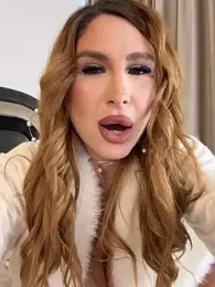 LucyBridgette webcam model stream image