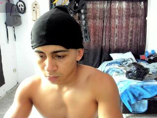 Bradley Strong webcam model stream image