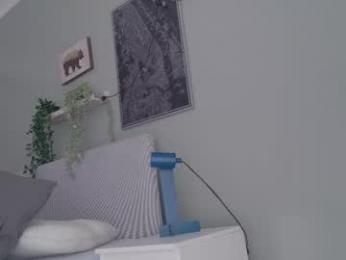 cristalcornner_ webcam model stream image