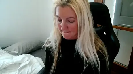 Mllesha74000 webcam model stream image