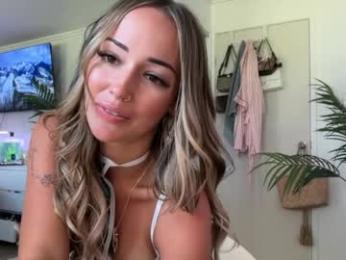 luvlivvyy webcam chaturbate model stream image