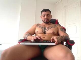 Serggio V webcam model stream image