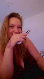 QueenHeart18 webcam model stream image