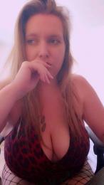 QueenHeart18 webcam model stream image