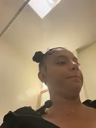 allybluee777 webcam stripchat model stream image