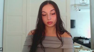 CourtneyPure webcam model stream image