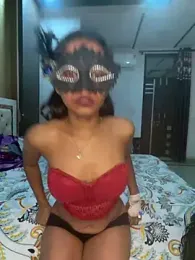 Too_yum_girl webcam stripchat model stream image