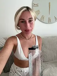 SexySaraxxoo webcam stripchat model stream image