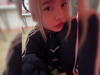 LittleDelora webcam model stream image