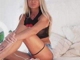 fitmilfbecca webcam camsoda model stream image