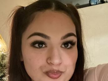 Sweetievee webcam model stream image