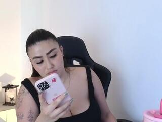 Lola Dove webcam model stream image