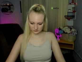 gia_lee_ webcam model stream image