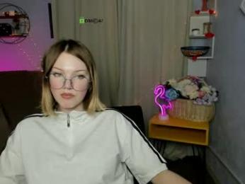 gia_lee_ webcam model stream image