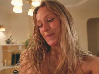 HeyBanana webcam bongacams model stream image