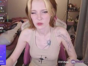 crispy-tati- webcam model stream image