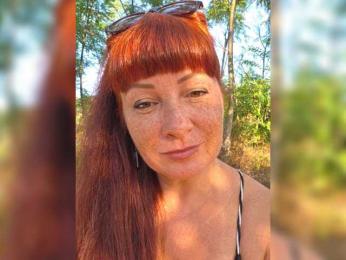 Flirt_Red webcam bongacams model stream image
