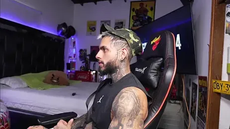 logan_hugh8 webcam stripchat model stream image