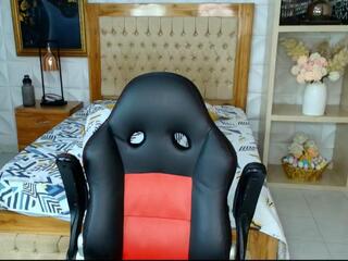 Donald Loyal webcam model stream image