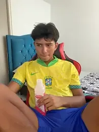 Leonarrrd_01 webcam model stream image