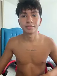 Leonarrrd_01 webcam model stream image