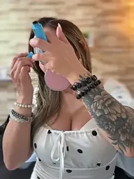 _Abril-Office1 webcam stripchat model stream image